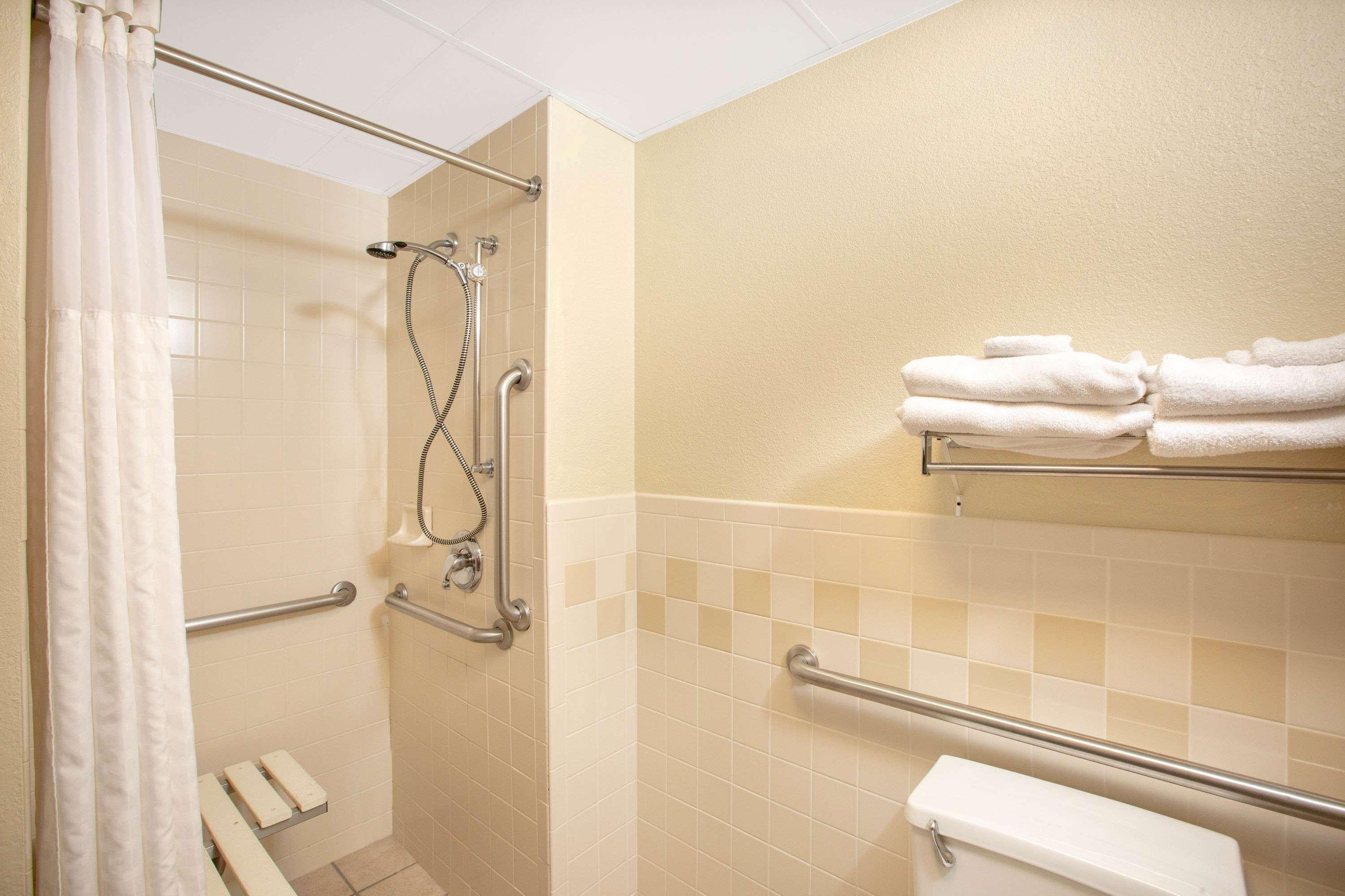 Americinn By Wyndham Lincoln North Экстерьер фото