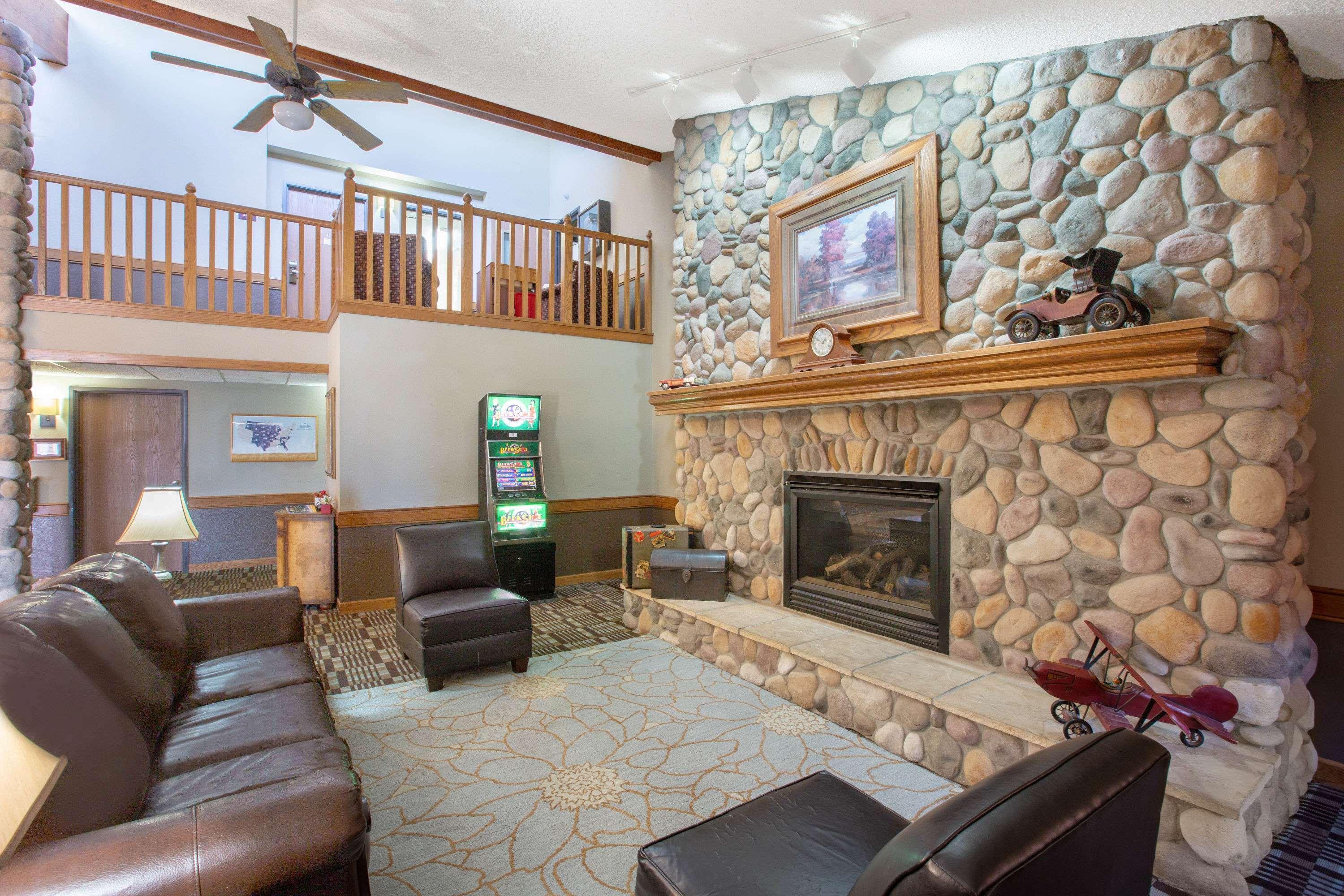 Americinn By Wyndham Lincoln North Экстерьер фото